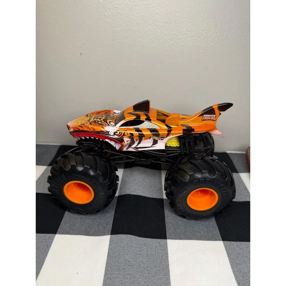 Hot Wheels Monster Trucks Tiger Shark 1:24 Scale Die-Cast Orange Tiger Stripes